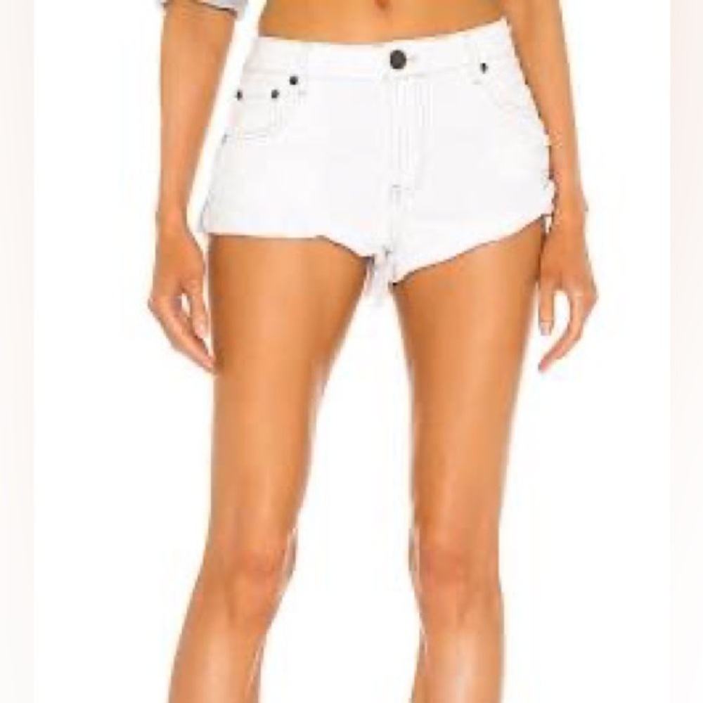 DETZIN LEVI WHITE LOW RISE SHORTIE SHORTS!